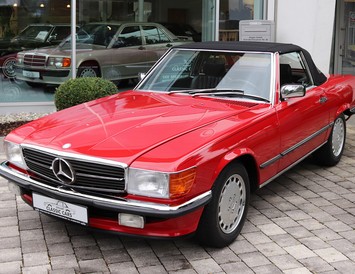 MERCEDES BENZ SL 560 Cabrio, R107, Signalrot, BJ 1988